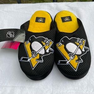 NHL Pittsburgh Penguins Forever Collectibles Kids Slip on Slippers S